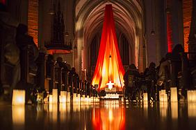 Hunderte Kerzen erhellten bei der Nacht der Lichter den Eichstätter Dom. pde-Foto: Anika Taiber